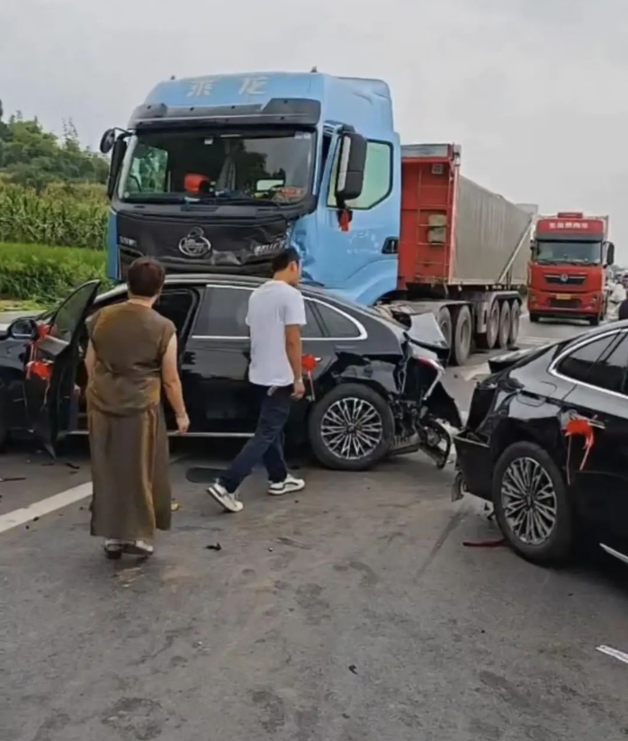 如何选安全又省油的牵引车？2025年司机必看指南！