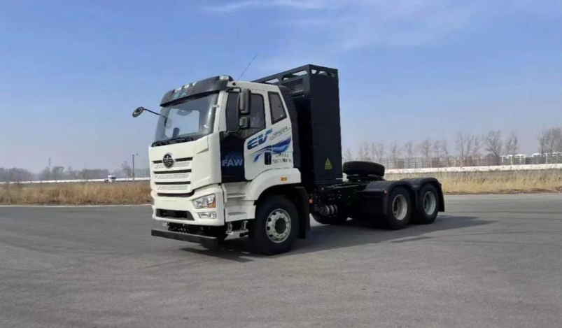 如何选安全又省油的牵引车？2025年司机必看指南！